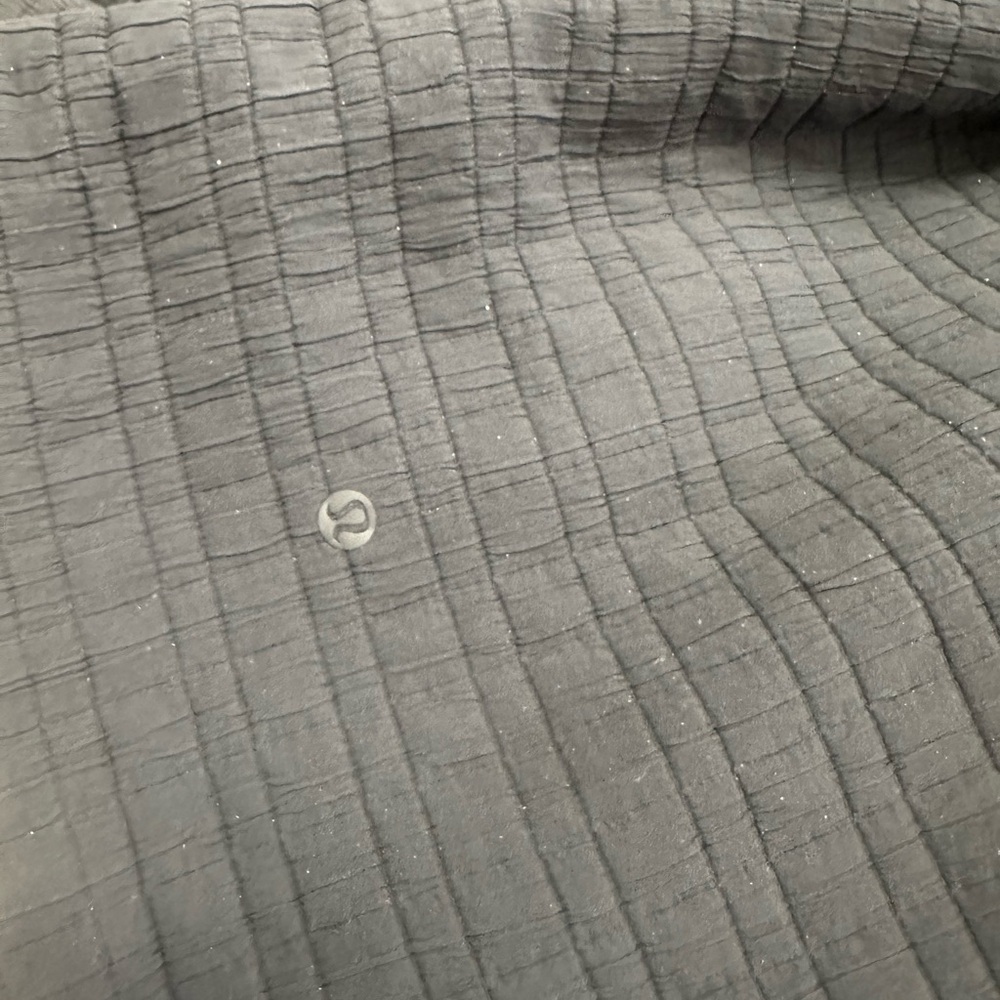 Lululemon Serene Travels Wrap
DESIGNED FOR ON THE MOVE Size 2 - Picture 6 of 7